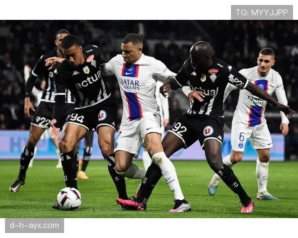 尤文图斯新阵型3-4-2-1首秀亮眼，战术革新助力状态回暖