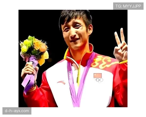 邹市明赛场上猛如虎，家里却被老婆“管”得跟小孩似的，这差距我真服了