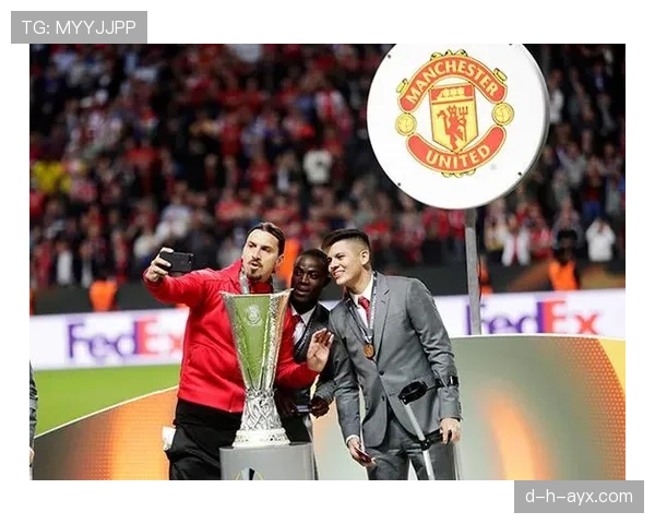 伊布拉希莫维奇刚发的家照，屋里每件东西都在羞辱我的消费观