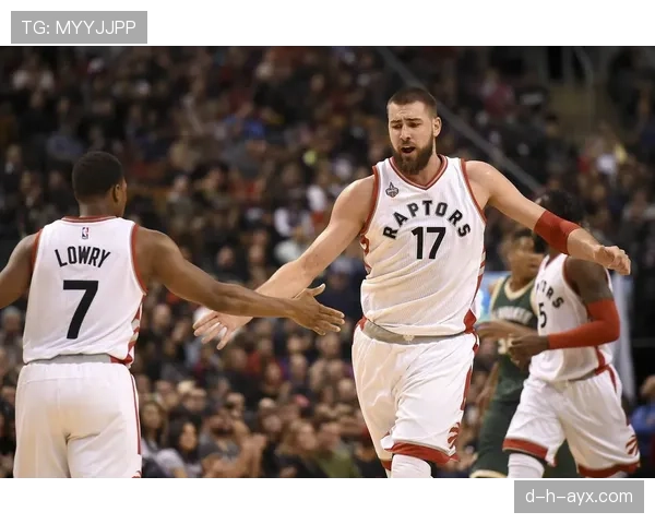 乔·杜马斯突破拉开空间助攻提升球队关键进攻效率